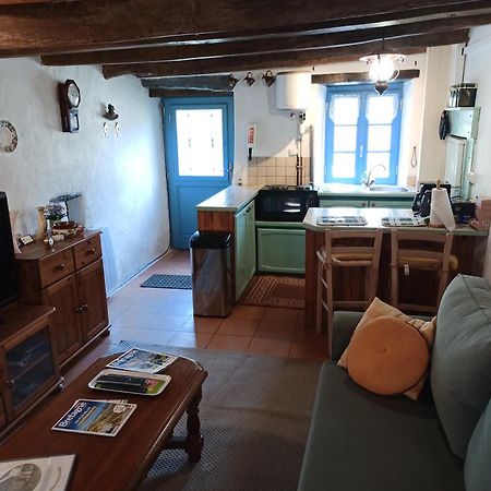 La Maison De Poupee Berrien Exterior foto