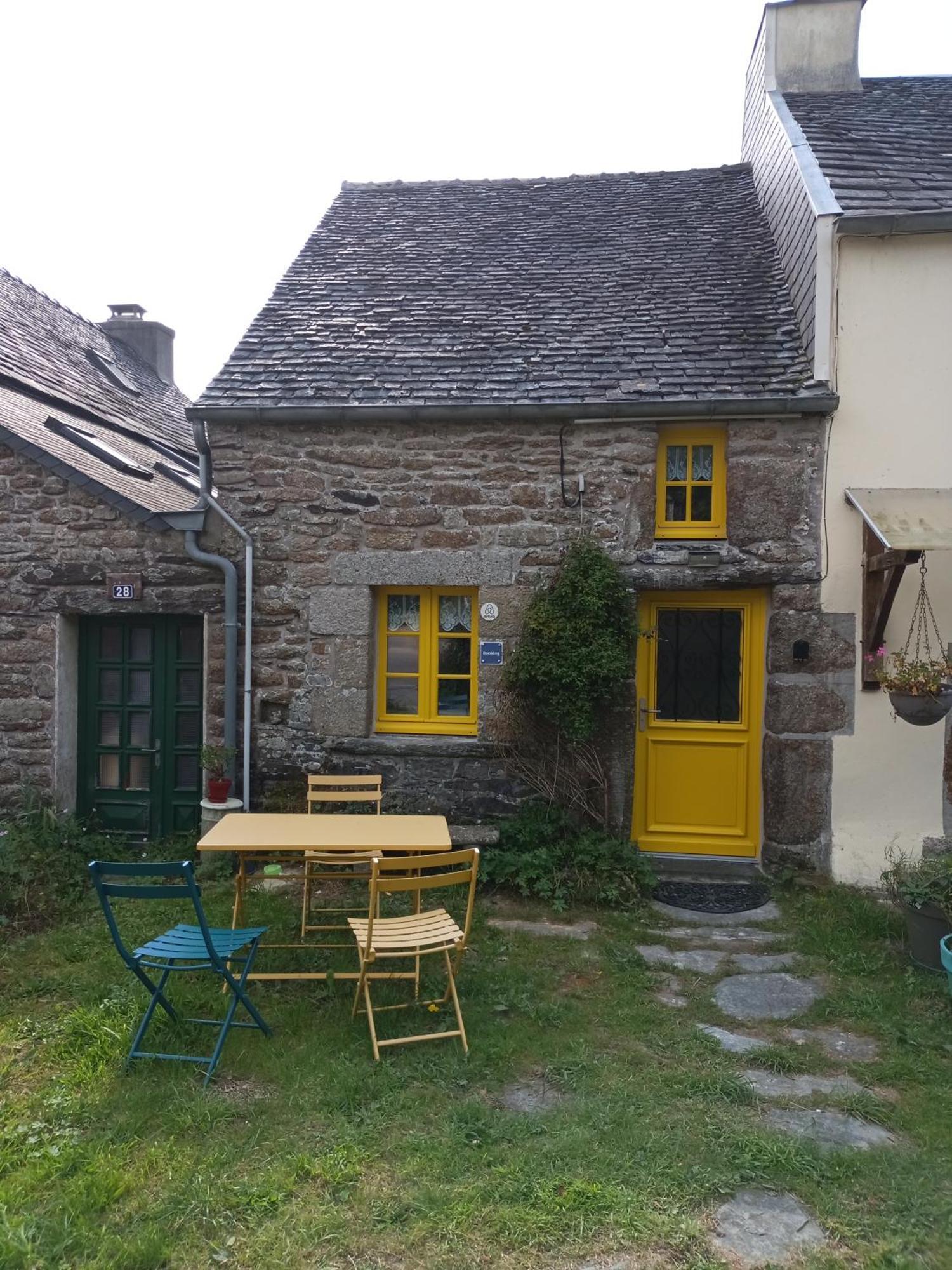 La Maison De Poupee Berrien Exterior foto