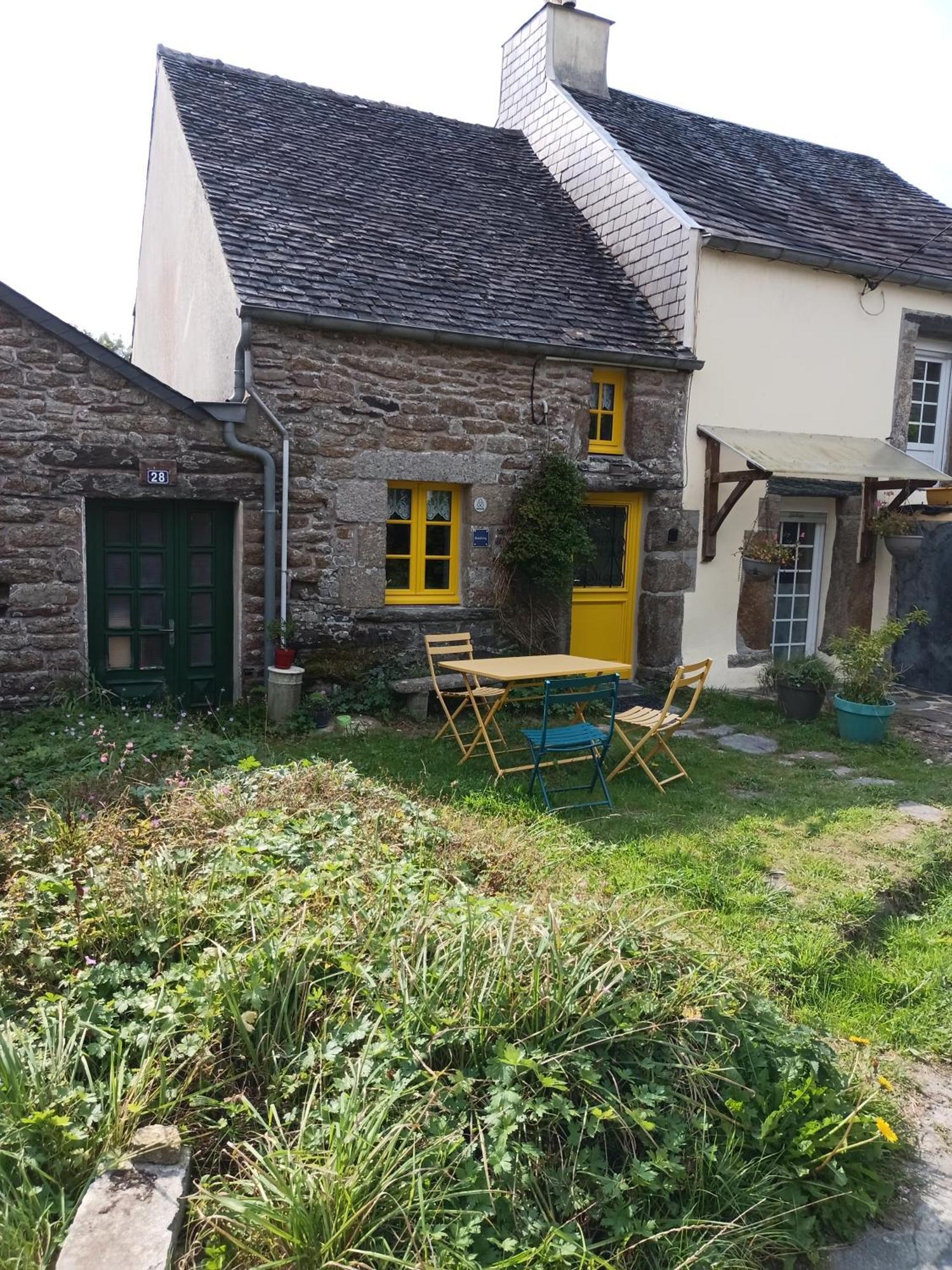 La Maison De Poupee Berrien Exterior foto